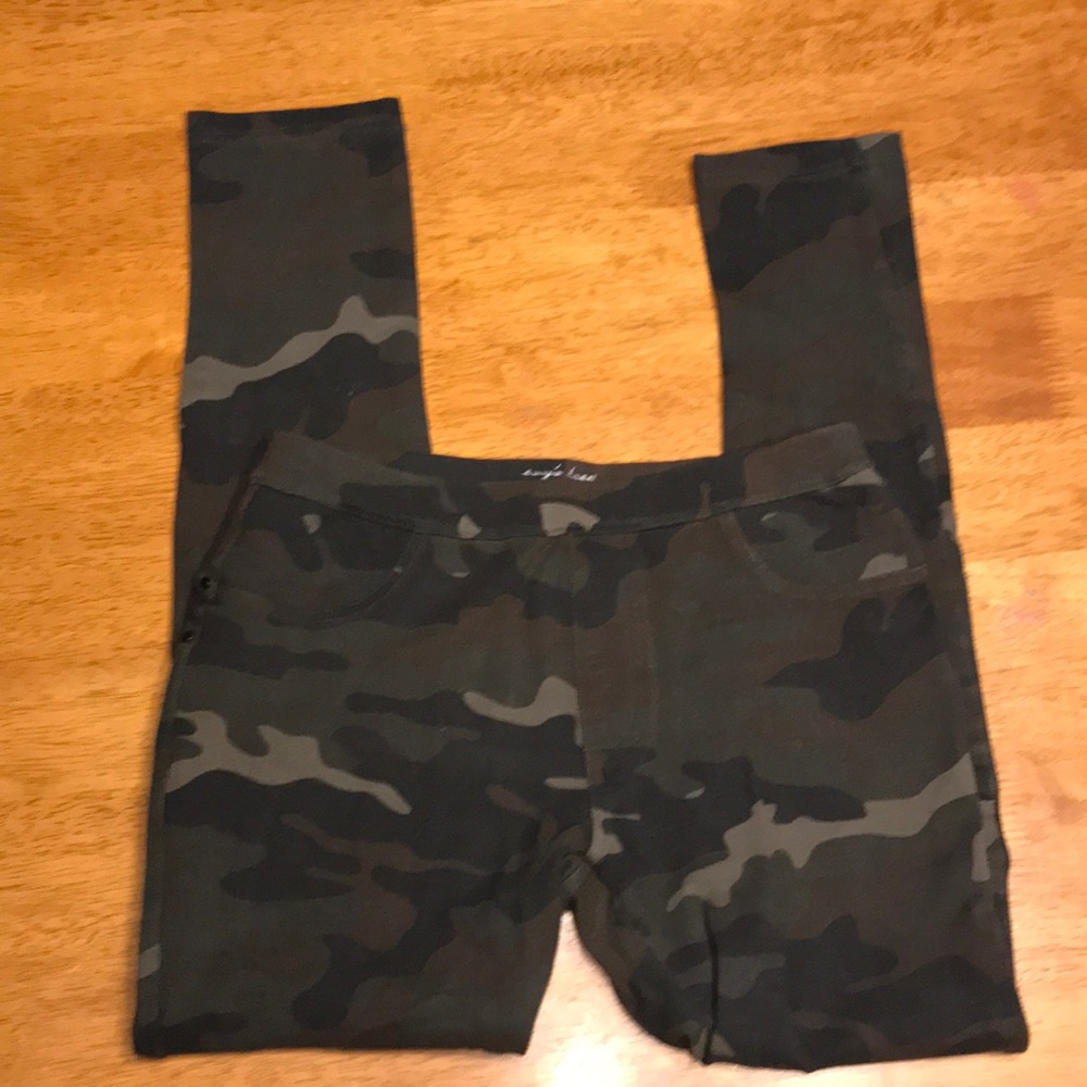 Evy’s Tree Camo Leggings
